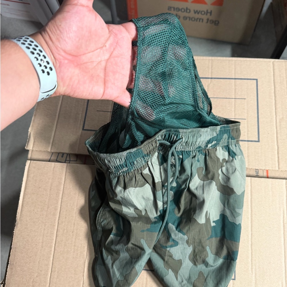 H&M Green Camo Men's Shorts - Picture 6 of 6